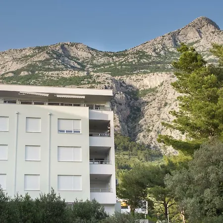 Tone Διαμέρισμα *