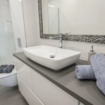 Tone Apartment Makarska